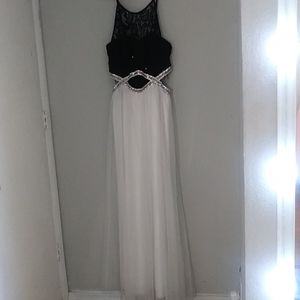 Brand: Speechless Size: 15 Color: Black/White